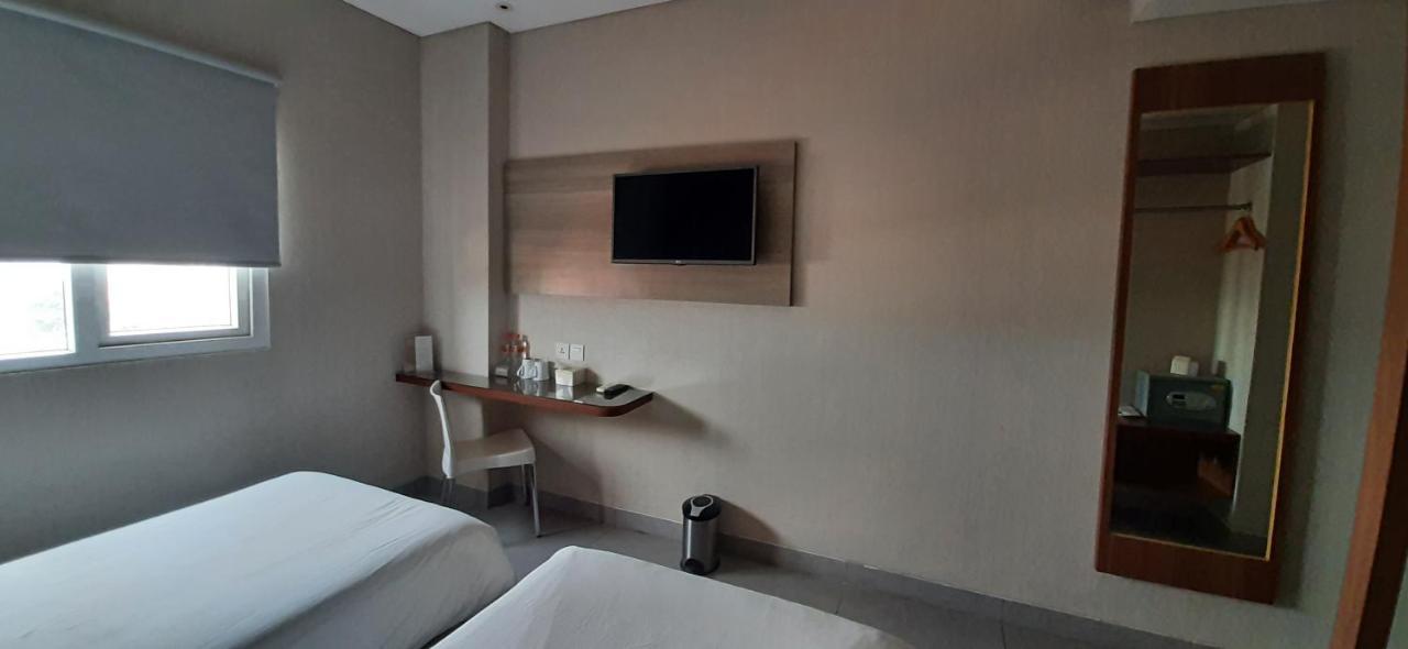 Lynn Hotel Serang Extérieur photo